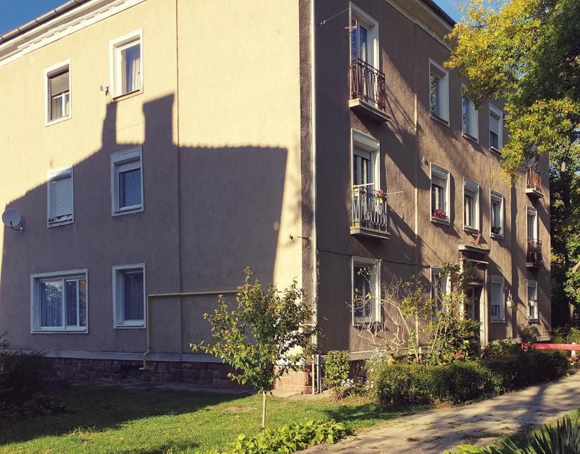 7Domb Apartman Komló Εξωτερικό φωτογραφία